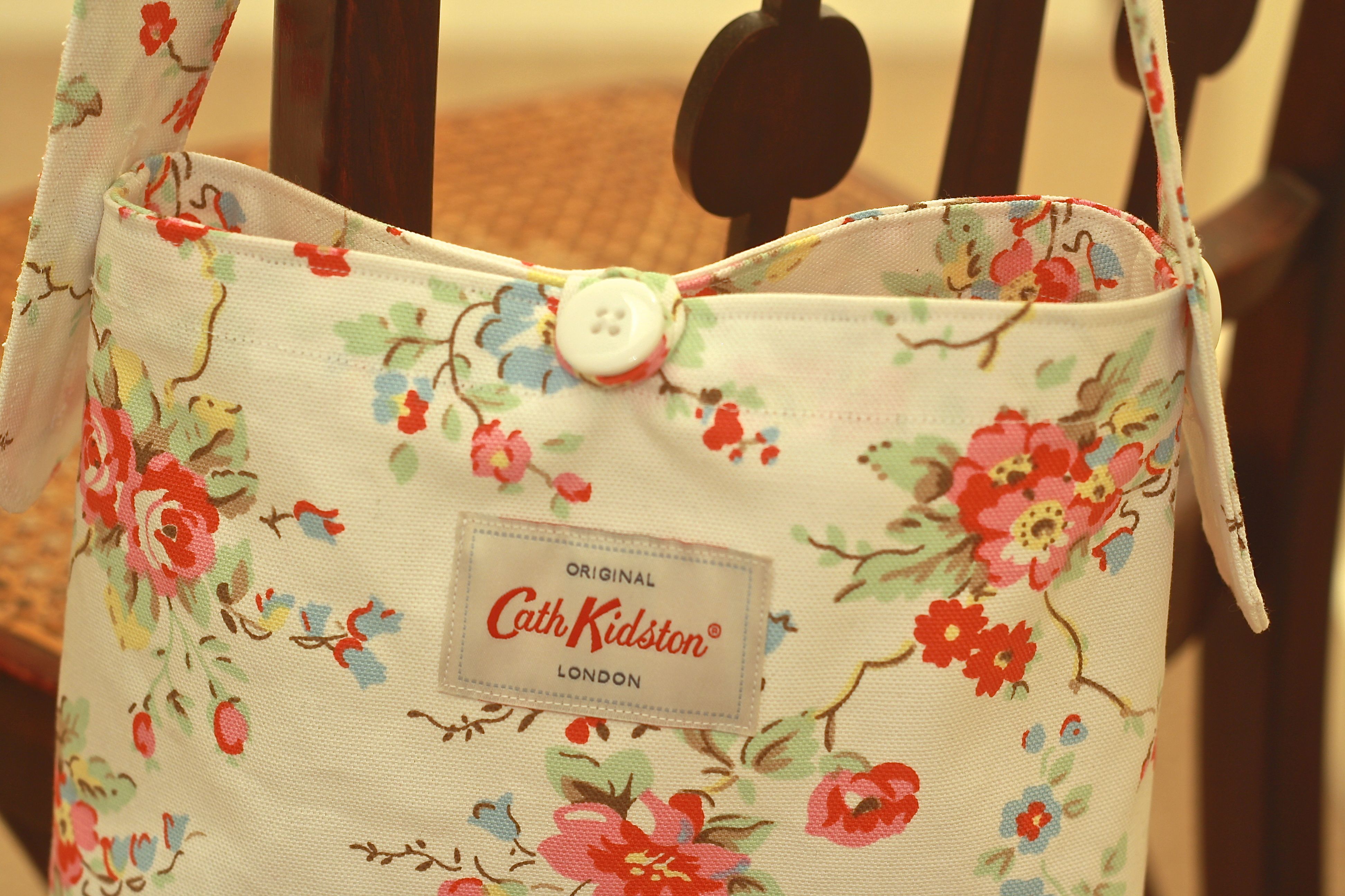 Styling a linen dress and my new Cath Kidston bag | When I Grow Up